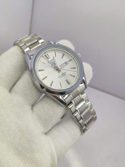 Carrera Style Silver Watch – Calibre-Inspired Design with Day & Date