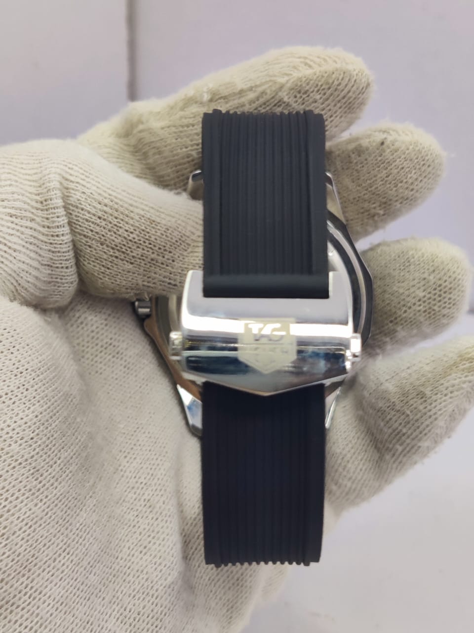 TAG Heuer Aquaracer – Silver Dial with Black Rubber Strap