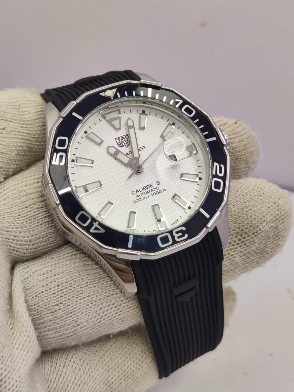 TAG Heuer Aquaracer – Silver Dial with Black Rubber Strap