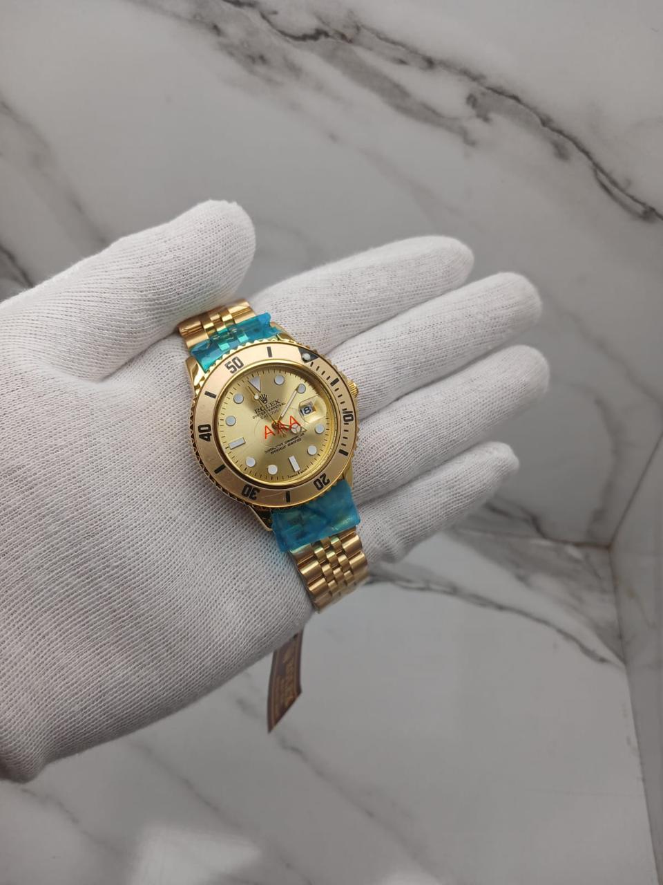 Gold-Tone Luxury Dive-Style Watch Date Display and Rotating Bezel