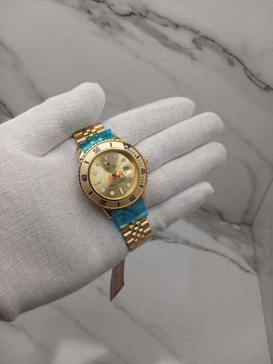 Gold-Tone Luxury Dive-Style Watch Date Display and Rotating Bezel