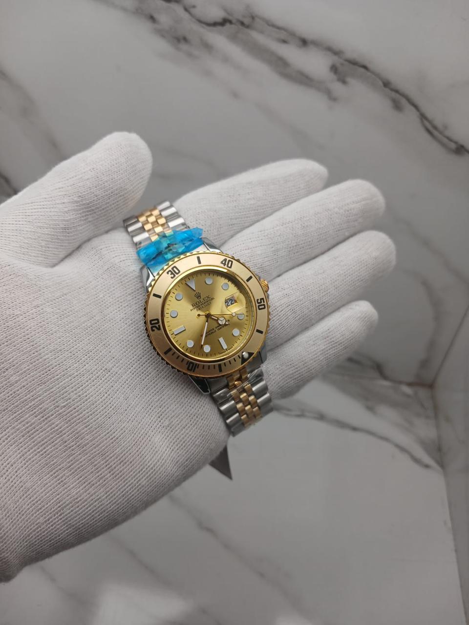 Two-Tone Diver-Style Quartz Watch with Date Display and Rotating Bezel