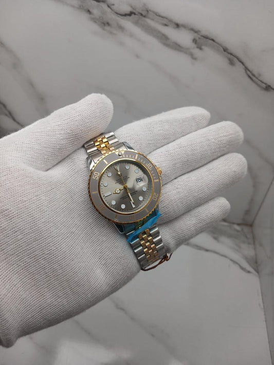 Two-Tone Diver-Style Quartz Watch with Date Display and Rotating Bezel