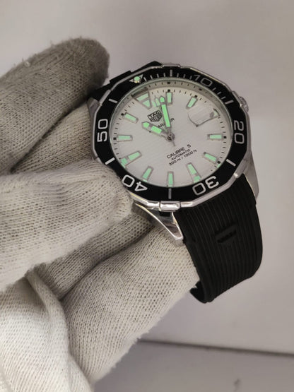 TAG Heuer Aquaracer – Silver Dial with Black Rubber Strap