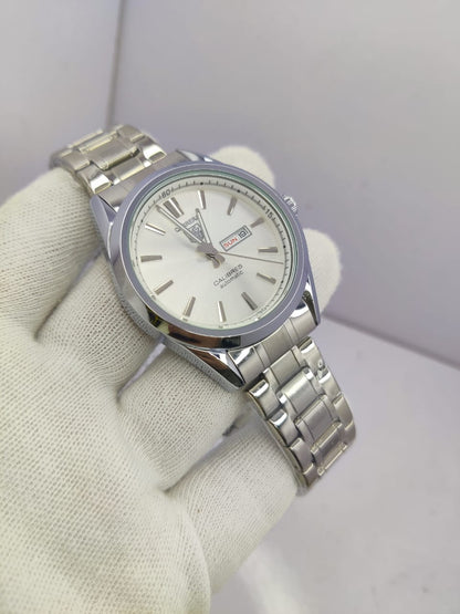 Carrera Style Silver Watch – Calibre-Inspired Design with Day & Date