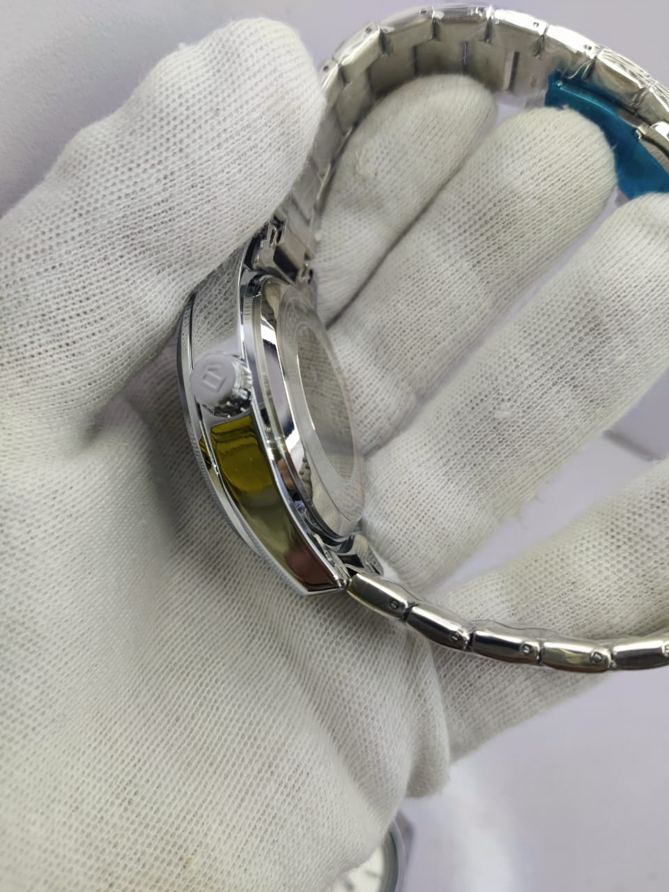 Carrera Style Silver Watch – Calibre-Inspired Design with Day & Date